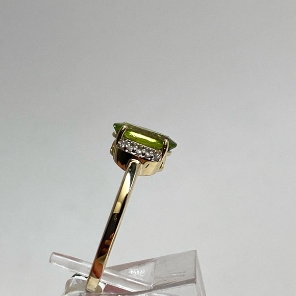 10K Yellow Gold Oval Shape Natural Peridot and 0.08ct Diamond Ring Size 6.75 NEW - Picture 9 of 13